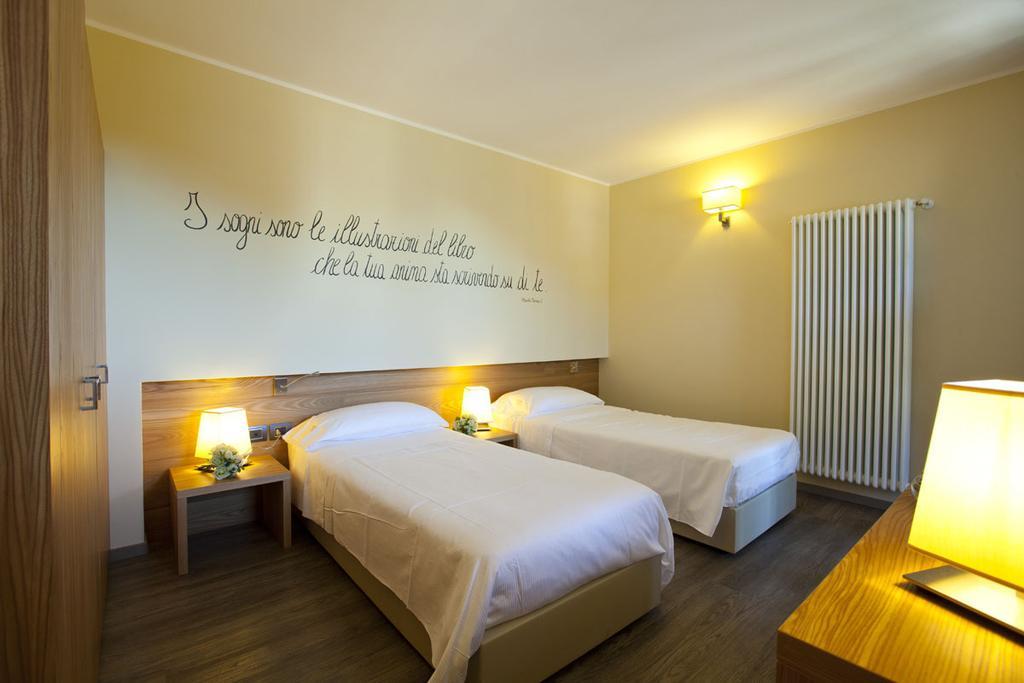 Harmony Suite Hotel Selvino Cameră foto